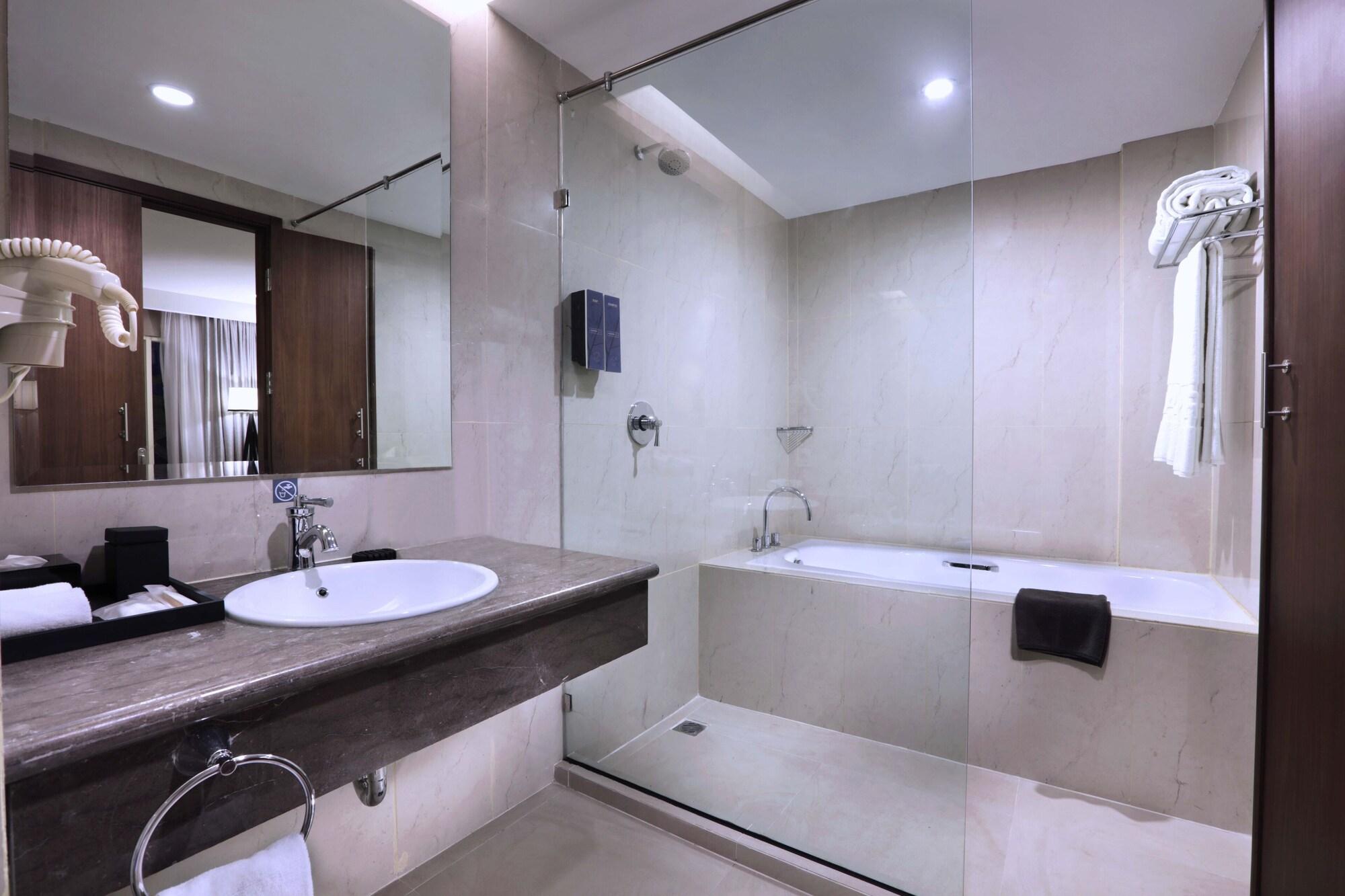 Harper Perintis By Aston Hotel Makassar Ngoại thất bức ảnh