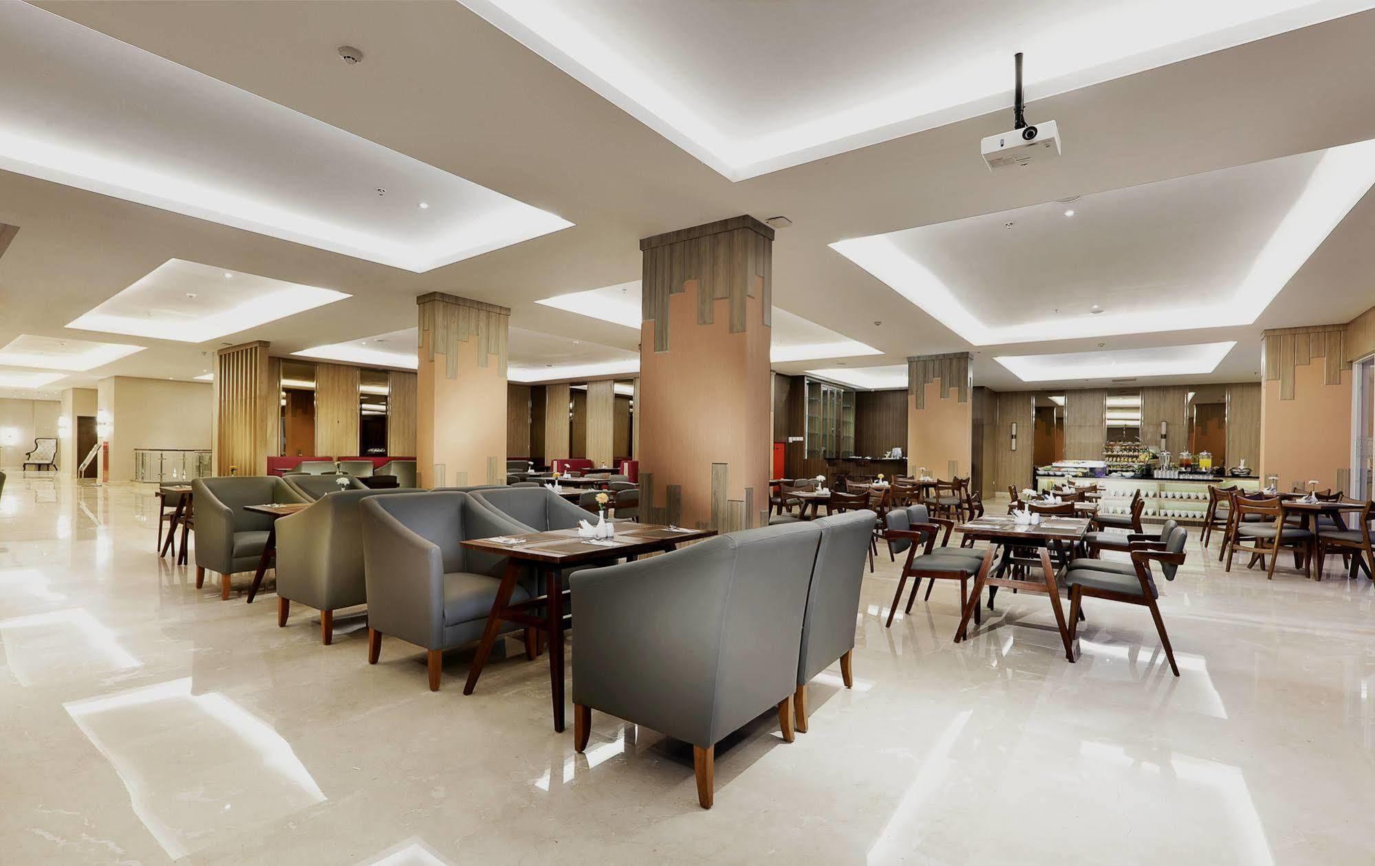 Harper Perintis By Aston Hotel Makassar Ngoại thất bức ảnh
