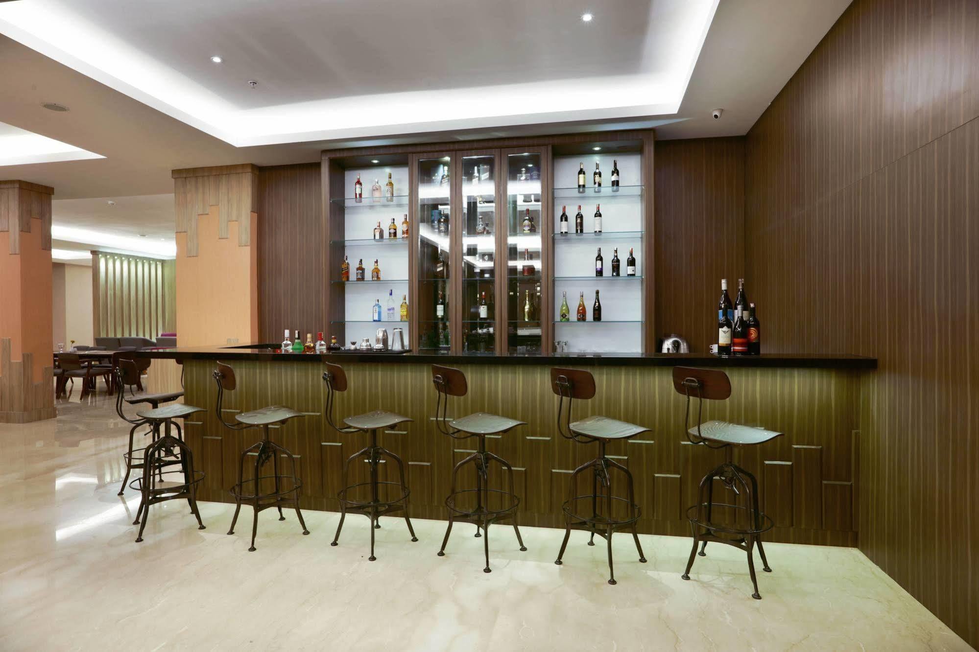 Harper Perintis By Aston Hotel Makassar Ngoại thất bức ảnh